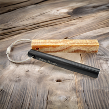 Lade das Bild in den Galerie-Viewer, Ödland 10 cm Feuerstahl mit Kienspan und Schaber