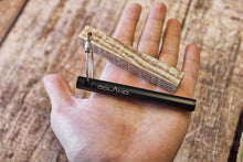 Lade das Bild in den Galerie-Viewer, Ödland 10 cm Feuerstahl mit Kienspan und Schaber