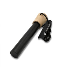 Lade das Bild in den Galerie-Viewer, Ödland XXXL Feuerstahl mit Griff - über 500g Gewicht! Weit mehr als 30.000 Anwendungen