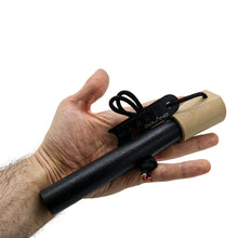 Lade das Bild in den Galerie-Viewer, Ödland XXXL Feuerstahl mit Griff - über 500g Gewicht! Weit mehr als 30.000 Anwendungen