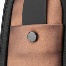 Lade das Bild in den Galerie-Viewer, Brusttasche/Crossbody Bag mit USB-Zugang