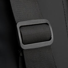 Lade das Bild in den Galerie-Viewer, Brusttasche/Crossbody Bag mit USB-Zugang