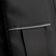 Lade das Bild in den Galerie-Viewer, Brusttasche/Crossbody Bag mit USB-Zugang