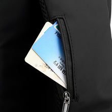 Lade das Bild in den Galerie-Viewer, Brusttasche/Crossbody Bag mit USB-Zugang