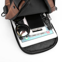 Lade das Bild in den Galerie-Viewer, Brusttasche/Crossbody Bag mit USB-Zugang